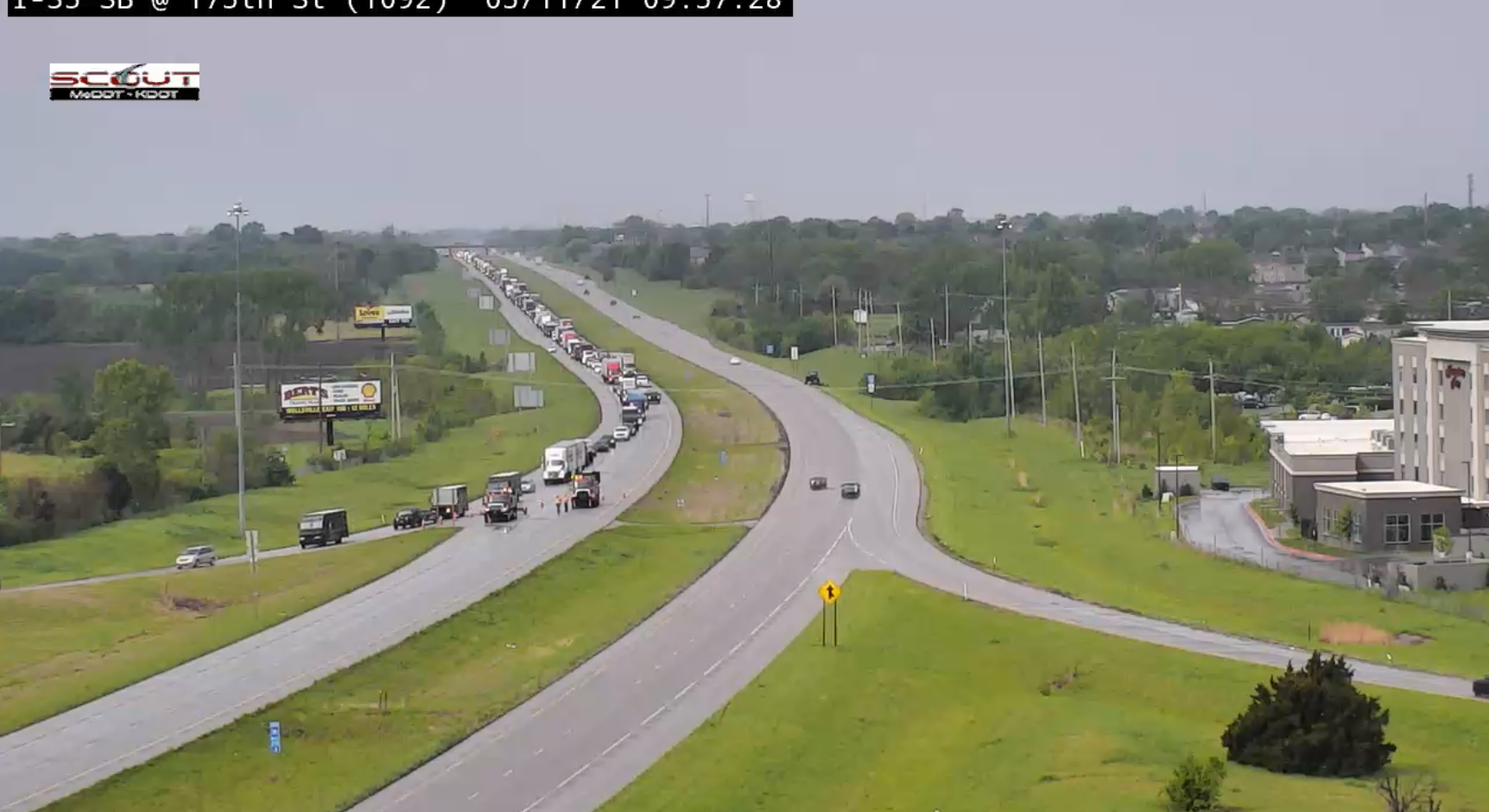 Semi crash closes northbound Interstate 35 in Gardner - Vimarsana News